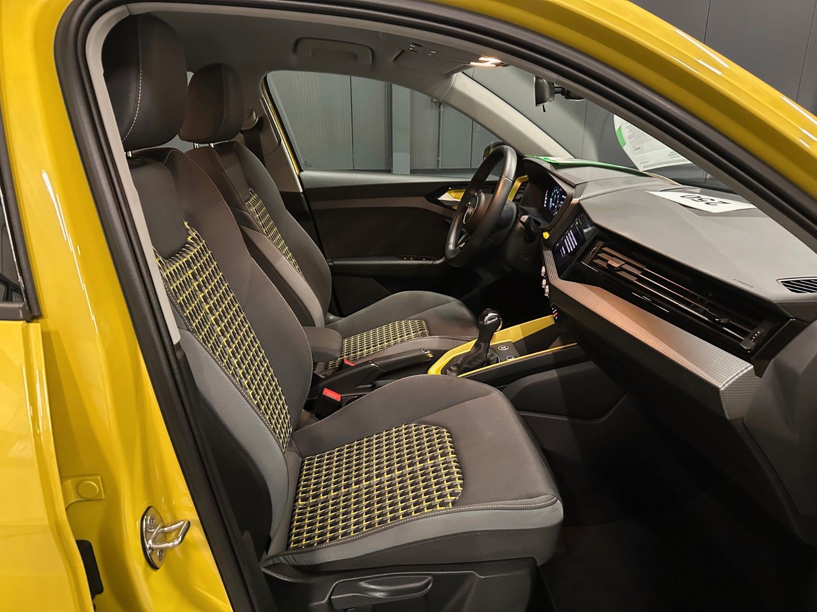 Audi A1 Sportback 25 TFSI advanced - Samsaru's Car Outlet