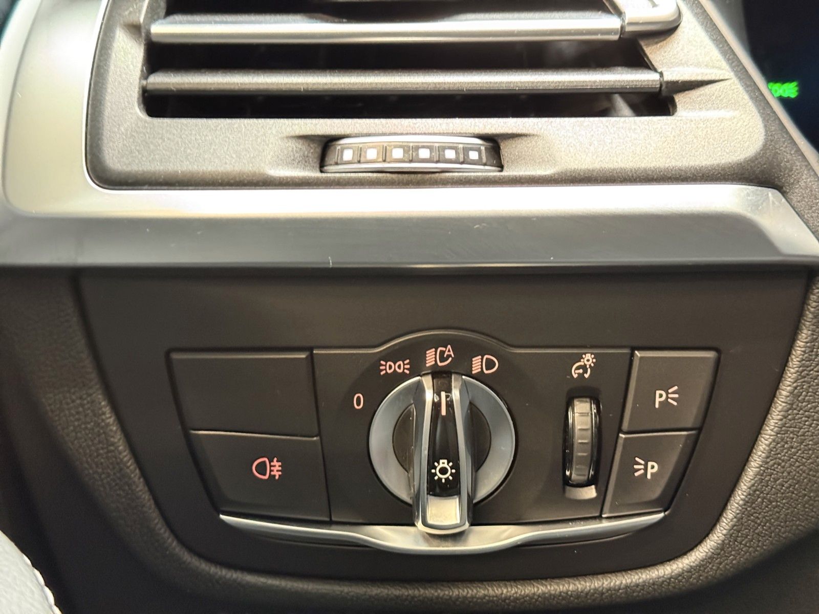 BMW X4 xDrive 30d M Sport ACC AHK HiFi LED PANO 3-ZK