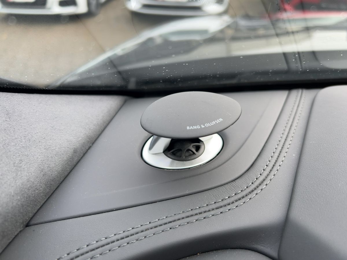 Audi RSQ8 4.0 TFSI quattro tiptronic Matrix B&O Stand