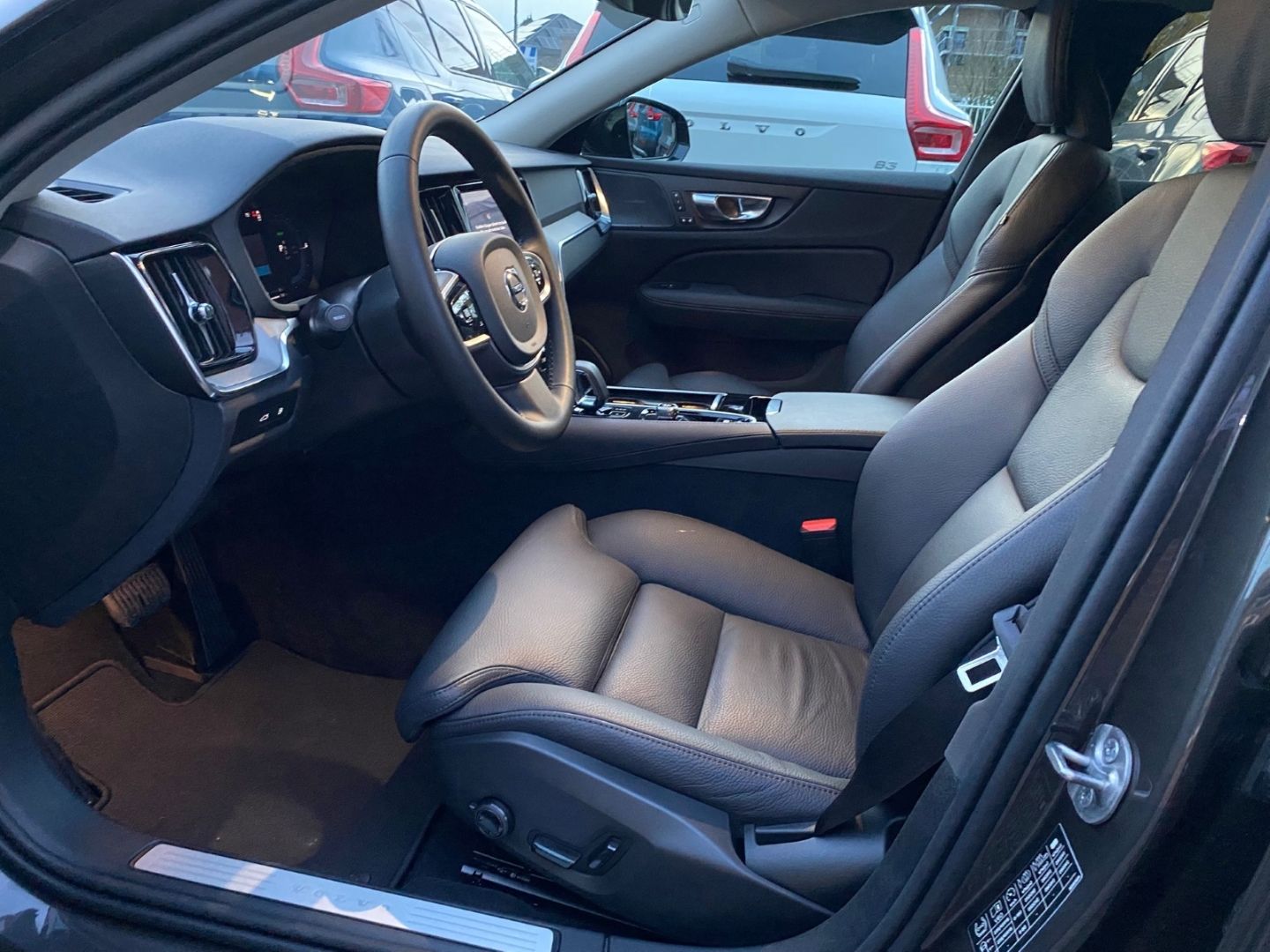 Volvo V60 T6 Plus Dark Kombi Recharge AWD Plug-In