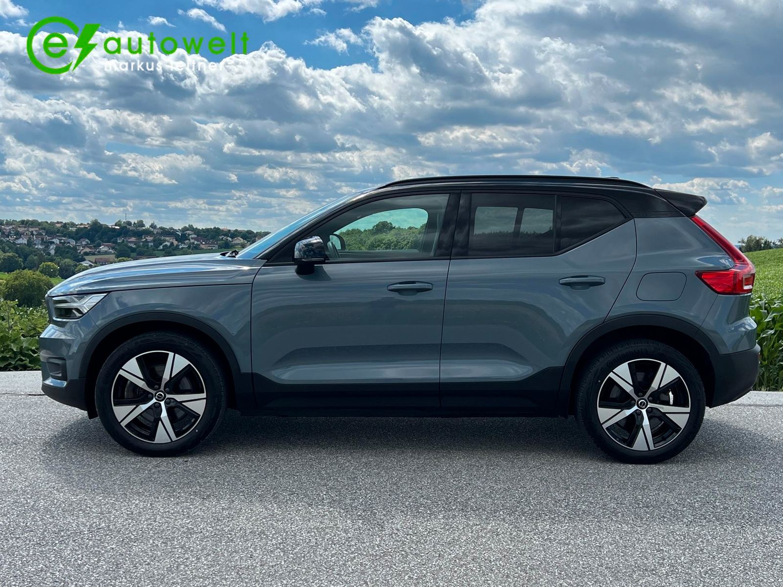 Volvo XC40 Recharge P8 AWD R-Design - Samsaru's Car Outlet