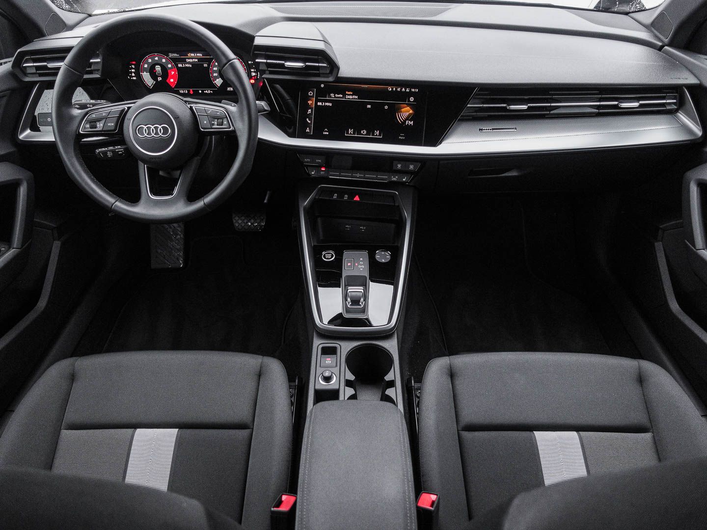 Audi A3 Sportback 30 TFSI S tronic Advanced (AHK)