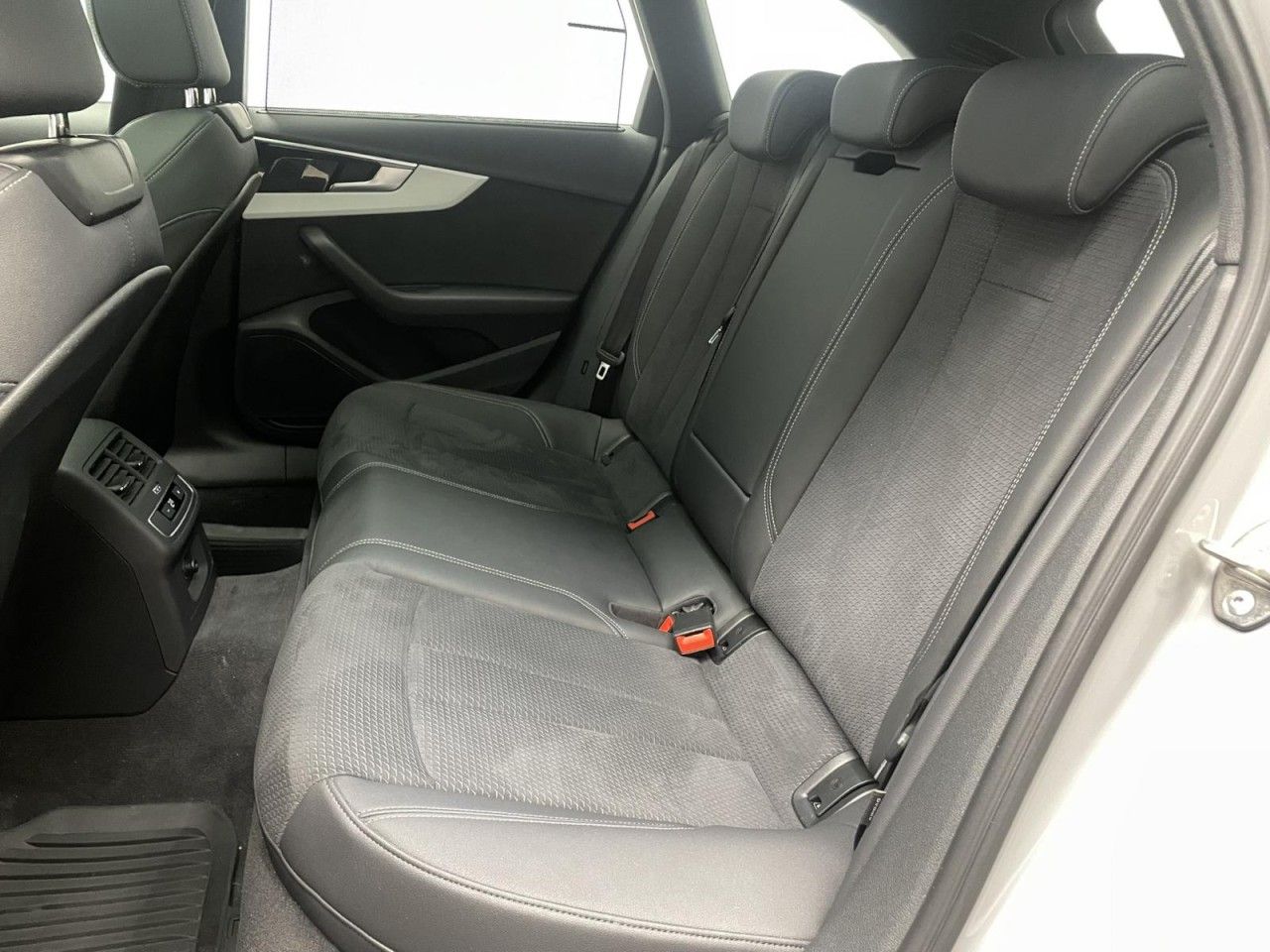 Audi A4 Avant 45 TFSI quattro S-line - Samsaru's Car Outlet