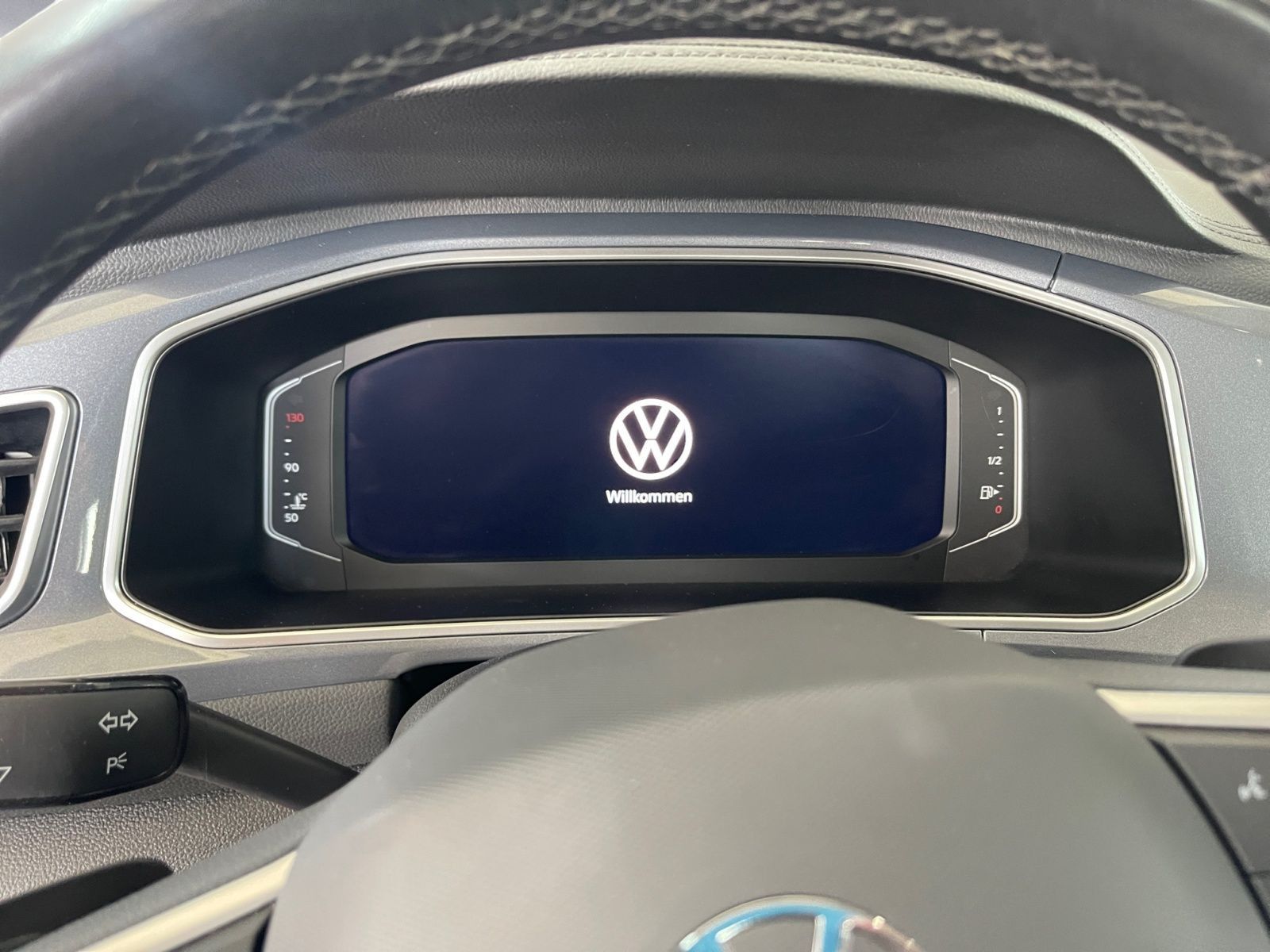 Volkswagen T-Roc 1.5 TSI - Samsaru's Car Outlet