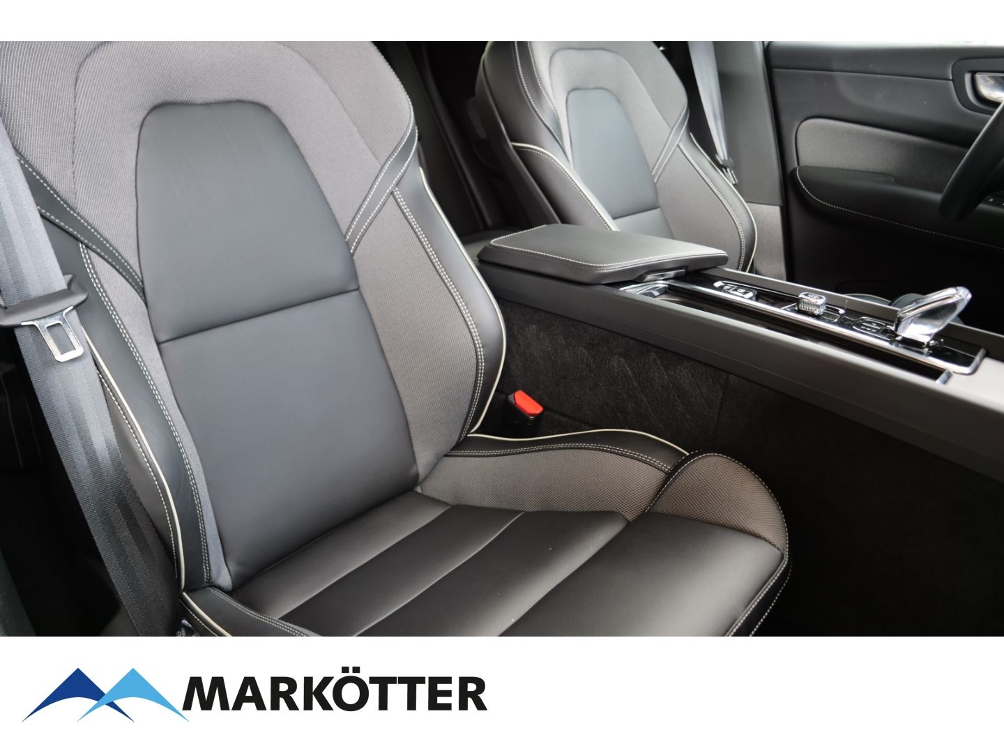 Volvo XC60 Plus Black Edition Plug-In Hybrid AWD T6 - Samsaru's Car Outlet