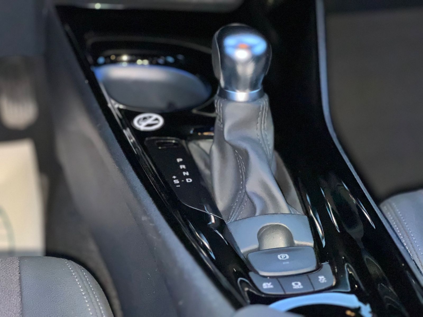 Toyota C-HR 2.0 Hybrid - Samsaru's Car Outlet