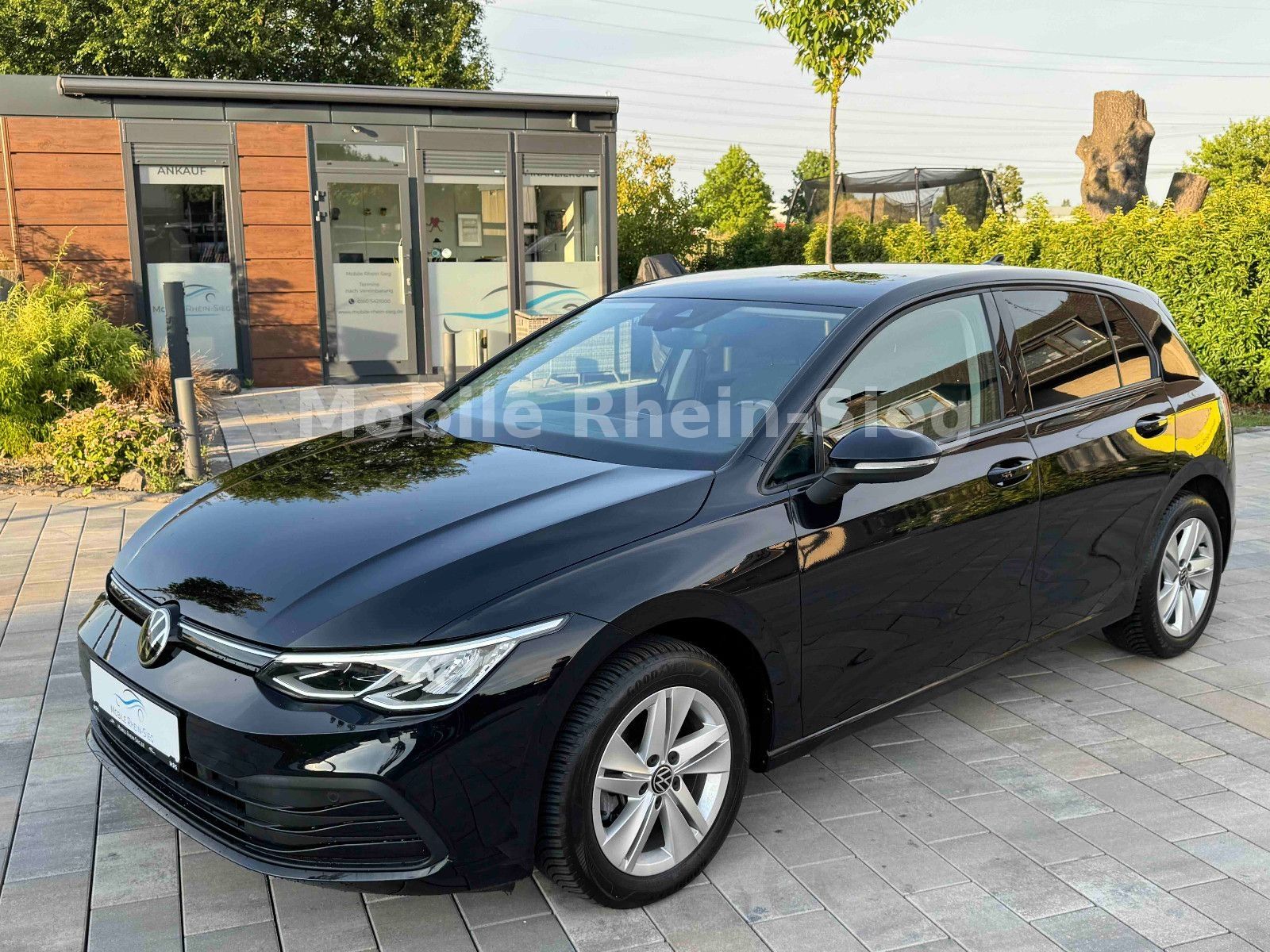 Volkswagen Golf 8 2.0 TDI Life - Samsaru's Car Outlet