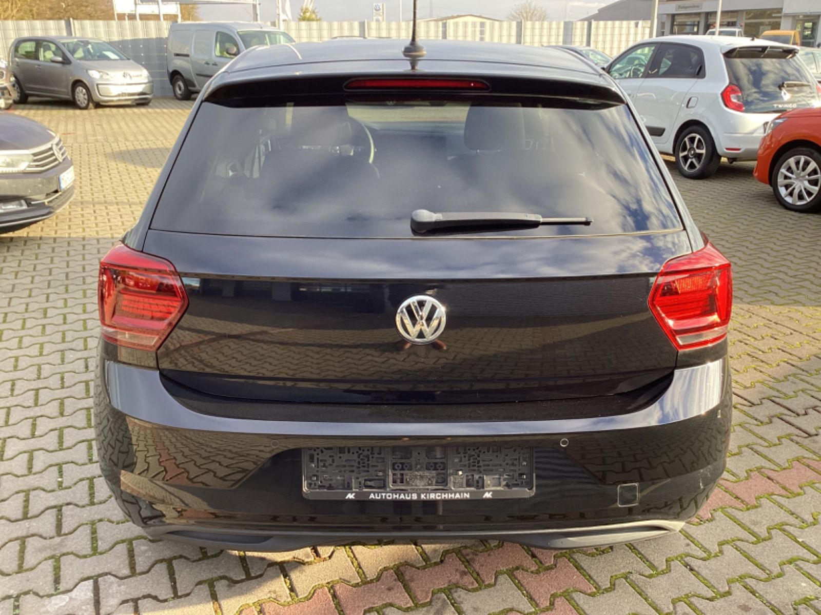 Volkswagen Polo VI United - Samsaru's Car Outlet