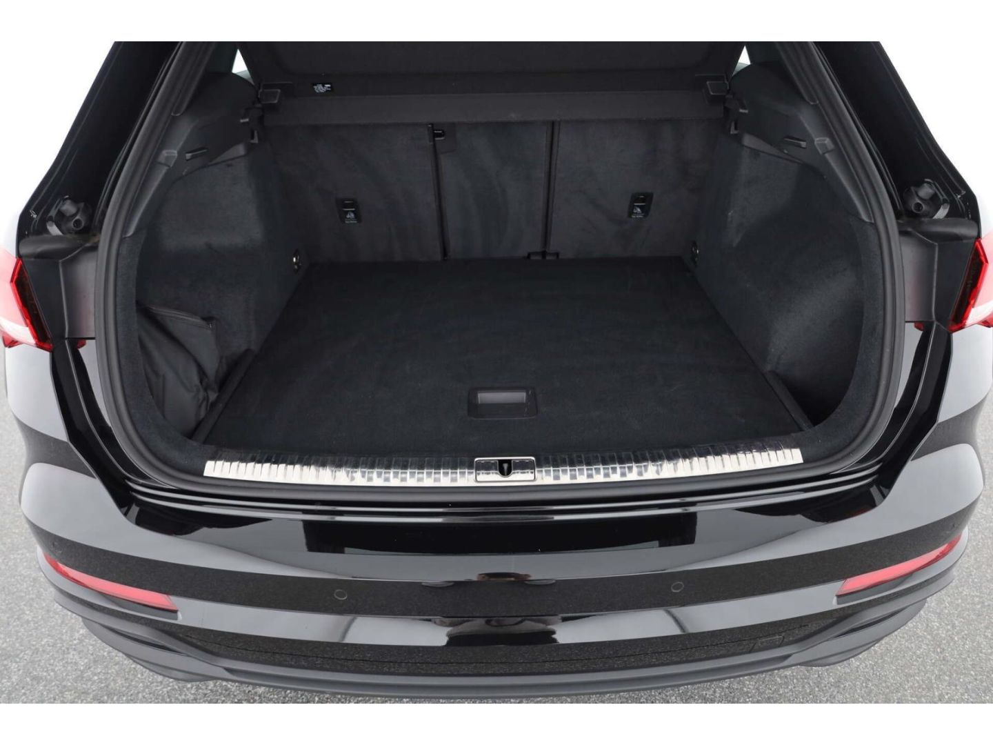 Audi Q3 35 TDI quattro S line - Samsaru's Car Outlet