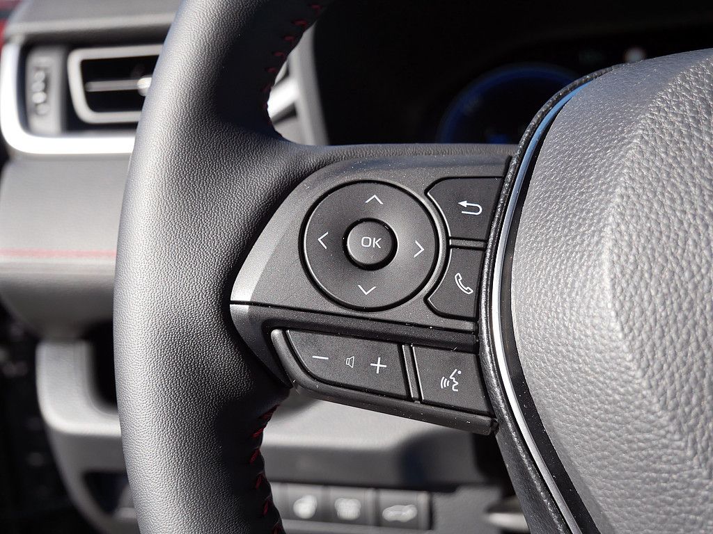 Toyota RAV 4 Plug-in Hybrid 4x4 AHK 1850 KG HUD teampla