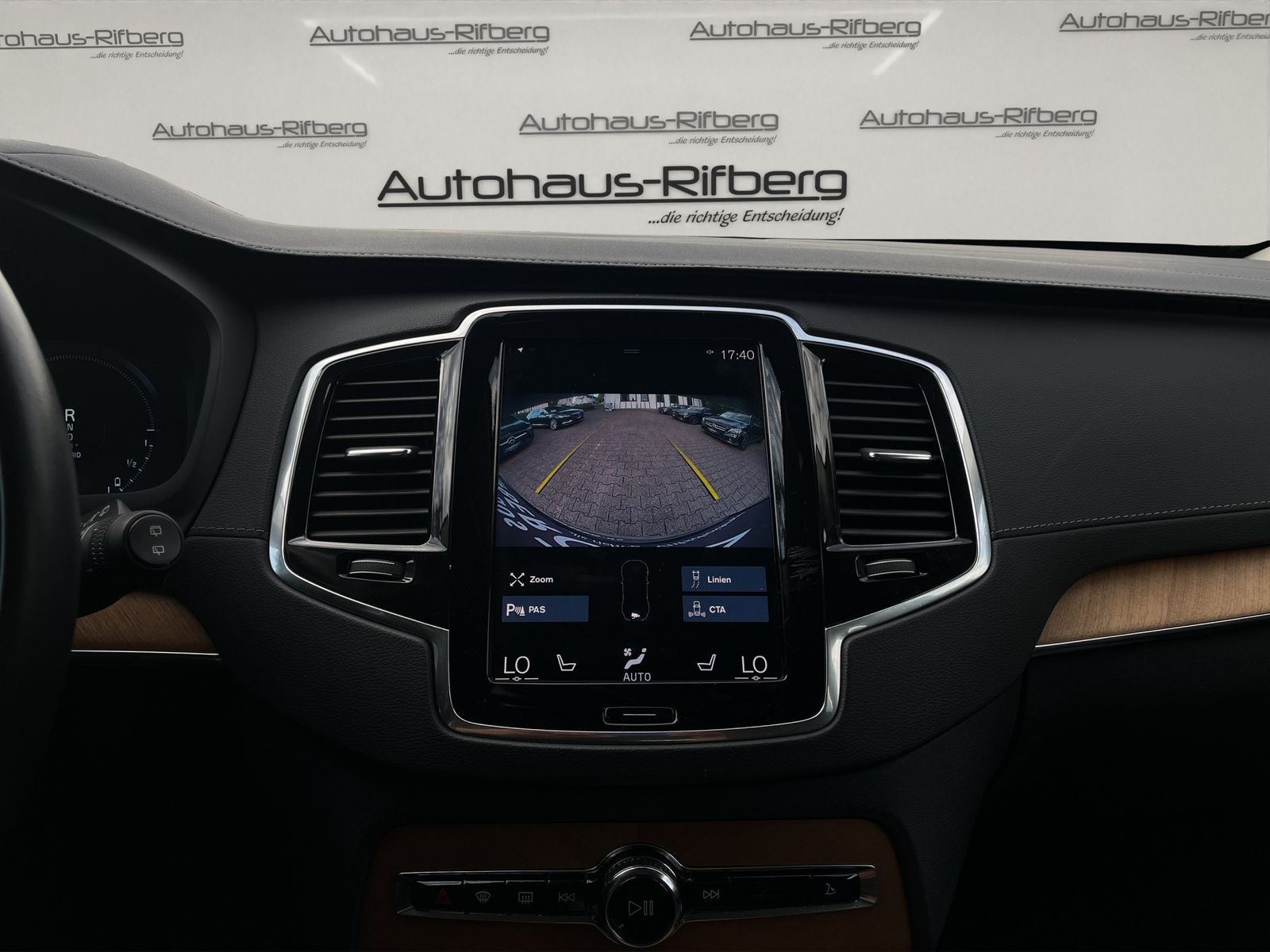 Volvo XC90 Plus Bright 8G Recharge Plug-In Hybrid AWD