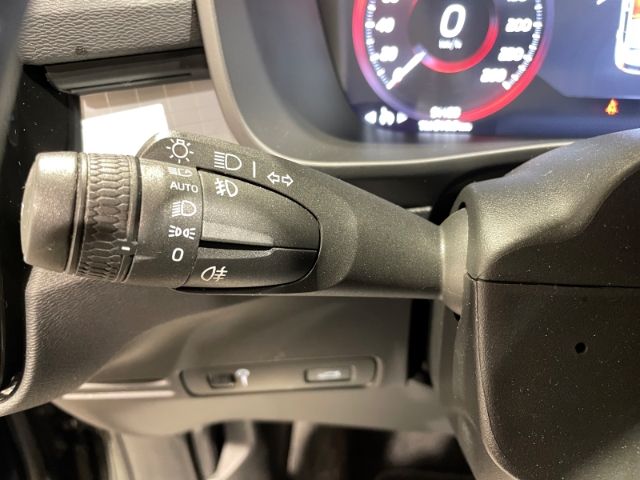 Volvo XC40 T3 Momentum Pro Automatik LED Navi Pano PDC