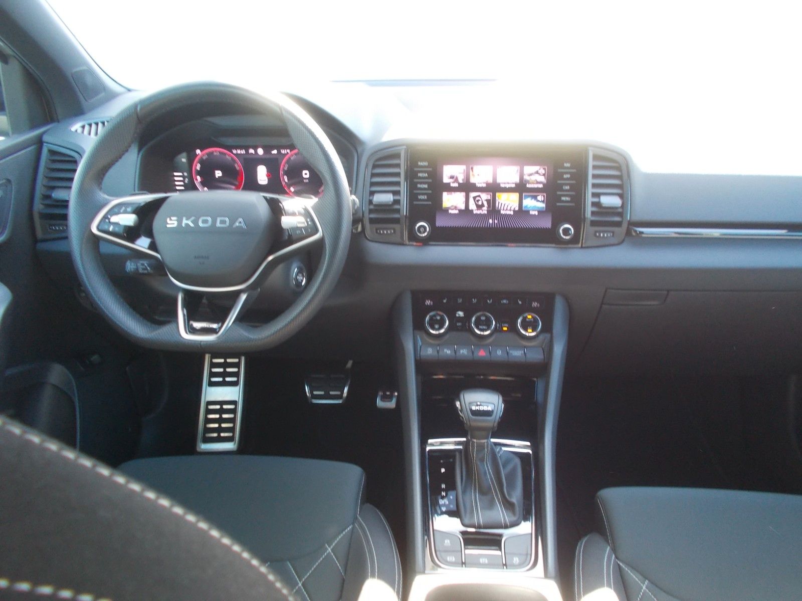 Skoda Karoq  1.5 TSI Sportline*DSG*Navi*LED *360° *AHK