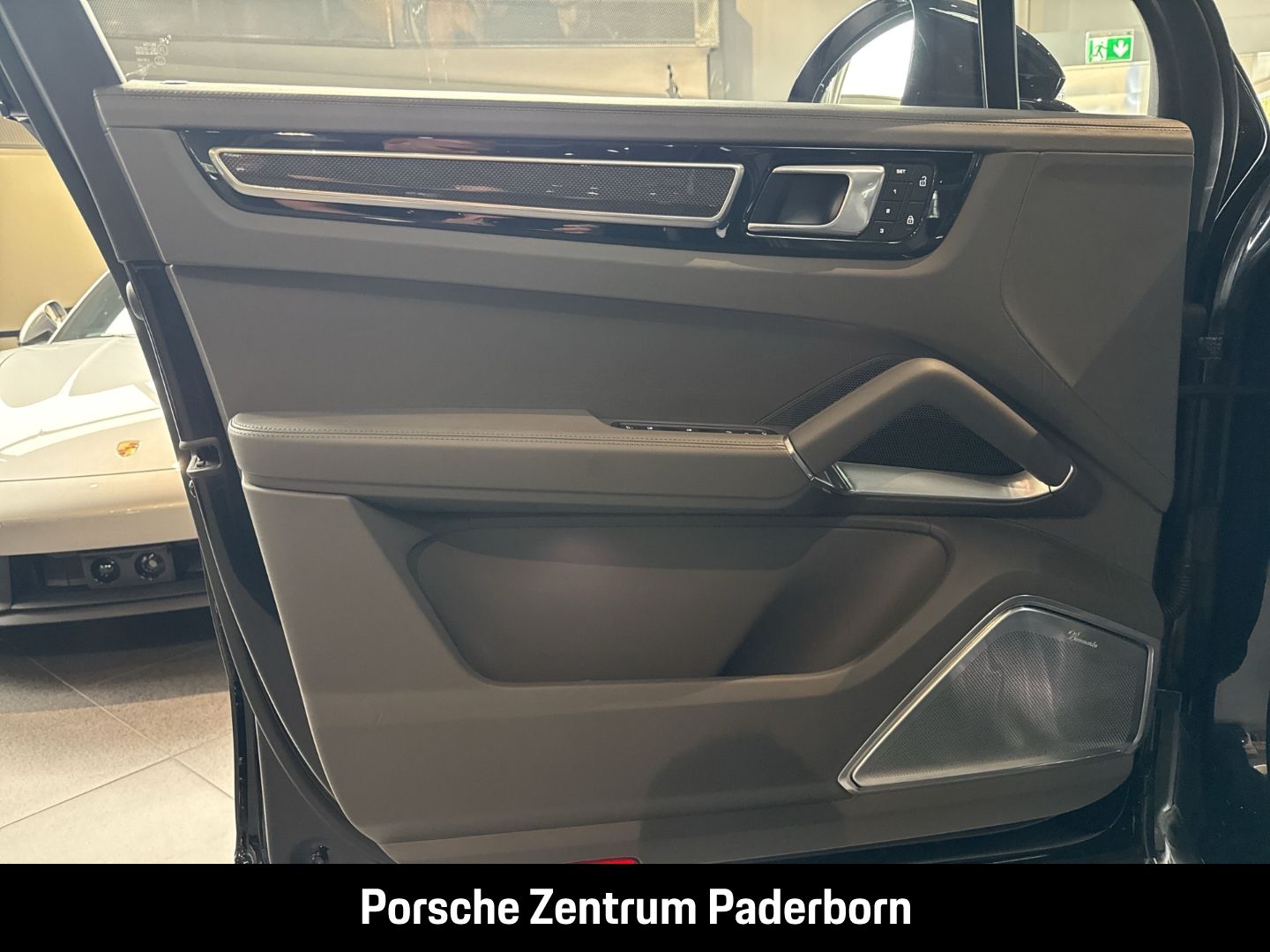 Porsche Cayenne Turbo Burmester Luftfederung LED-Matrix