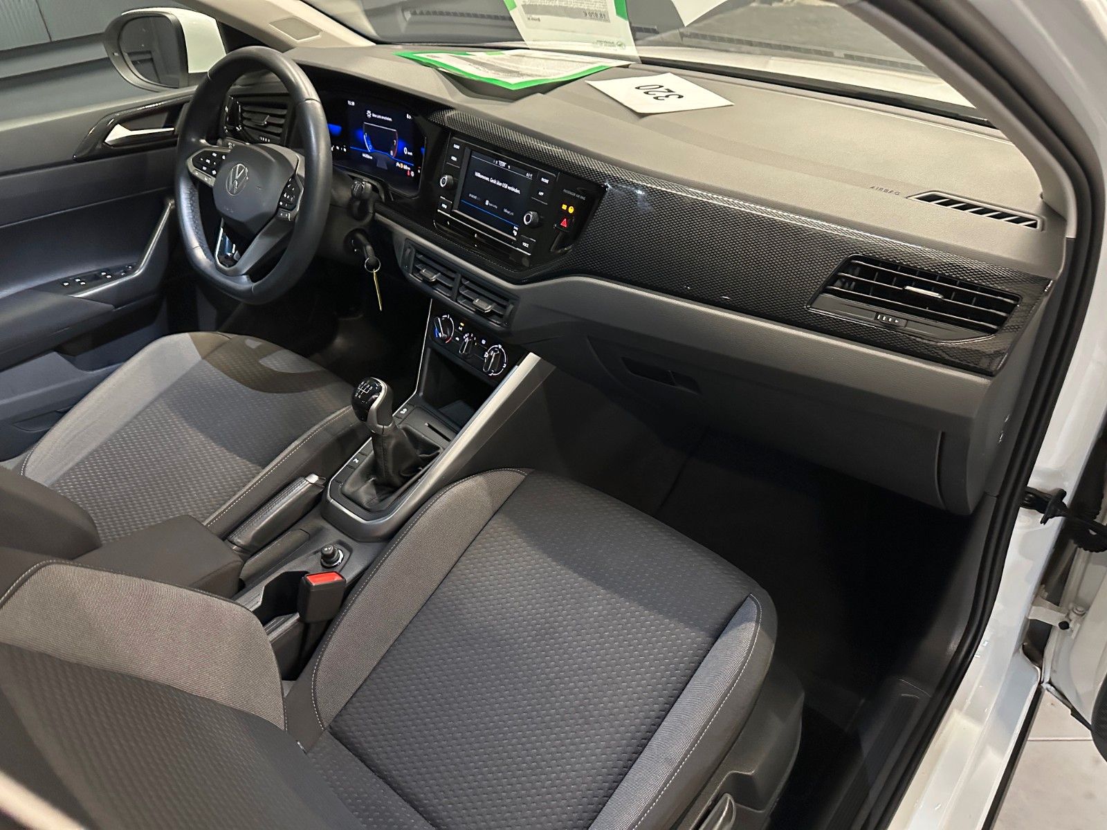 Volkswagen Taigo 1.0 TSI Life - Samsaru's Car Outlet