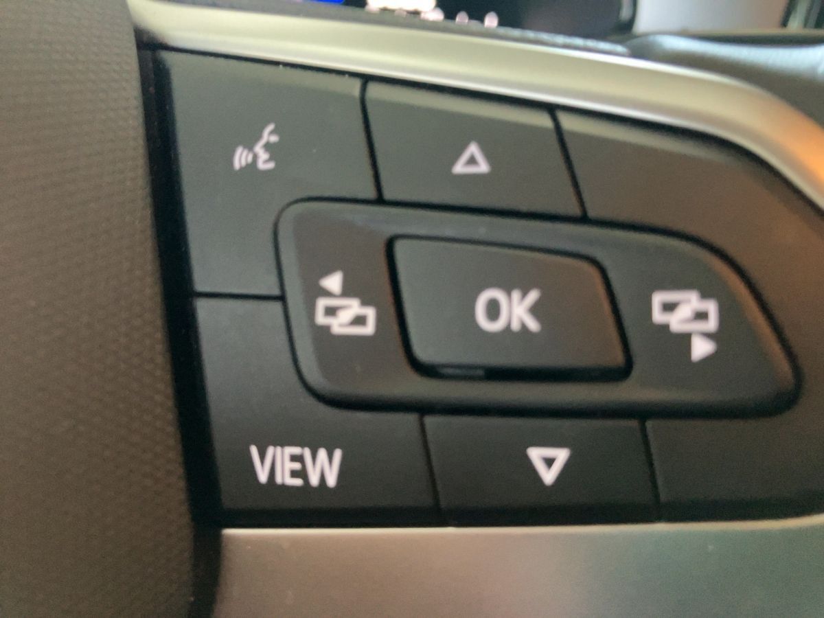 Volkswagen T-ROC 1.0 TSI LIFE - Samsaru's Car Outlet