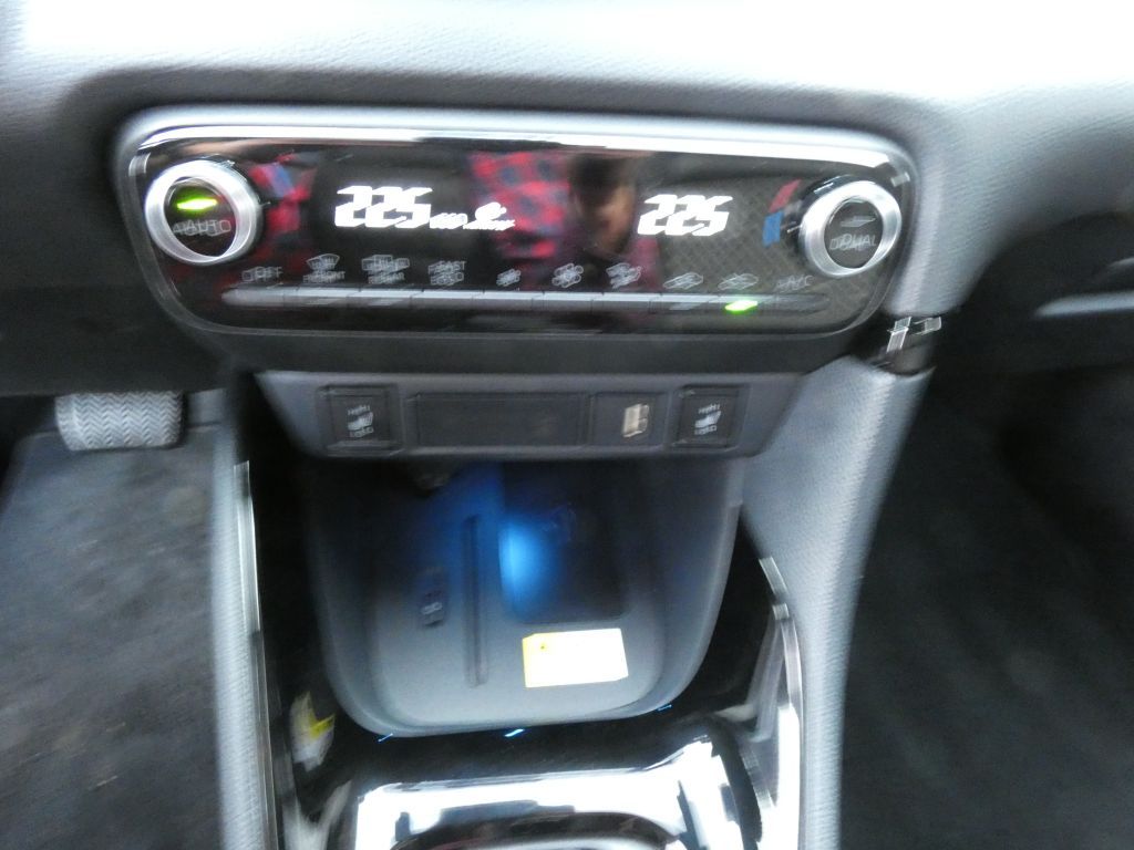 Toyota Yaris 1,5 Hybrid Style*LED+Navi+SHZ+PDC+Headup