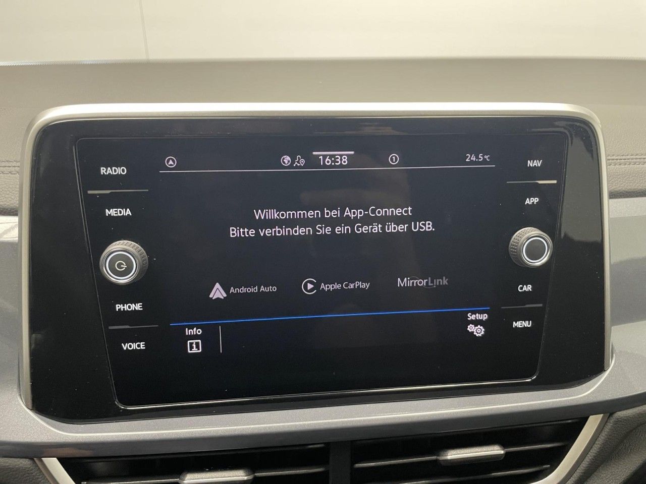 Volkswagen T-Roc 1.5 TSI DSG Style - Samsaru's Car Outlet