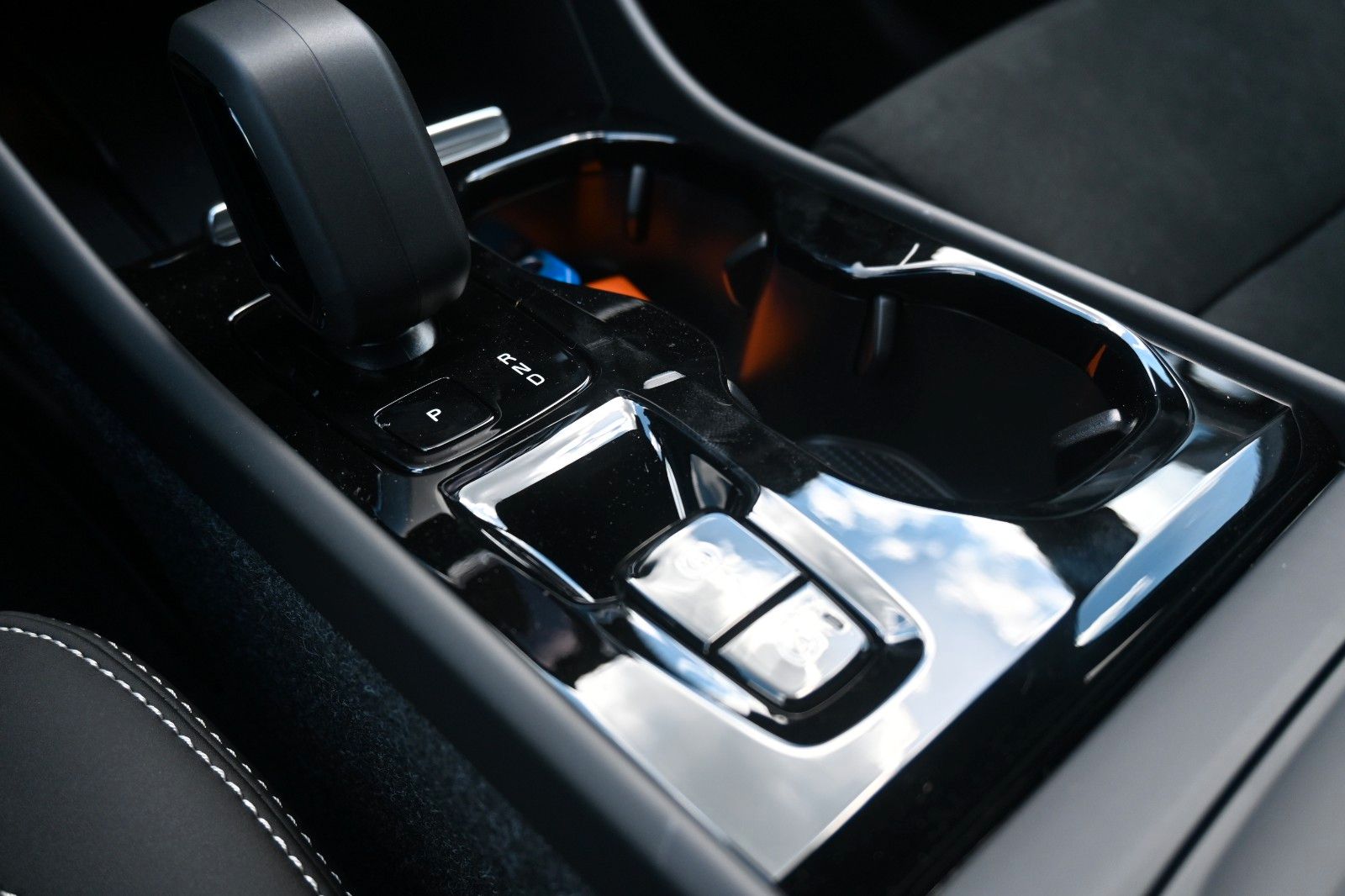Volvo XC40 B4 DKG Plus Dark*H&K*FSHZG*360°*ACC*AHK