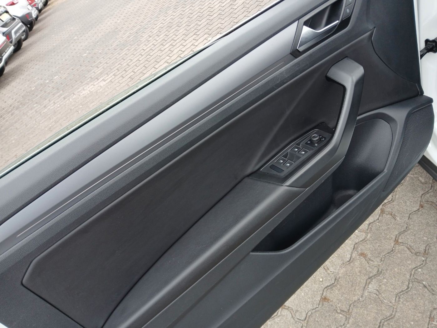 Volkswagen T-Roc 1.5 TSI - Samsaru's Car Outlet
