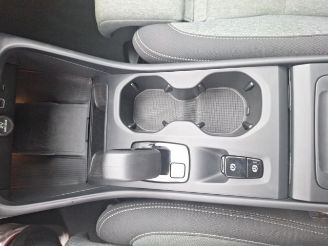 Volvo XC40 2WD Core *AHK Schwenkbar* Rückfahrkamera* G