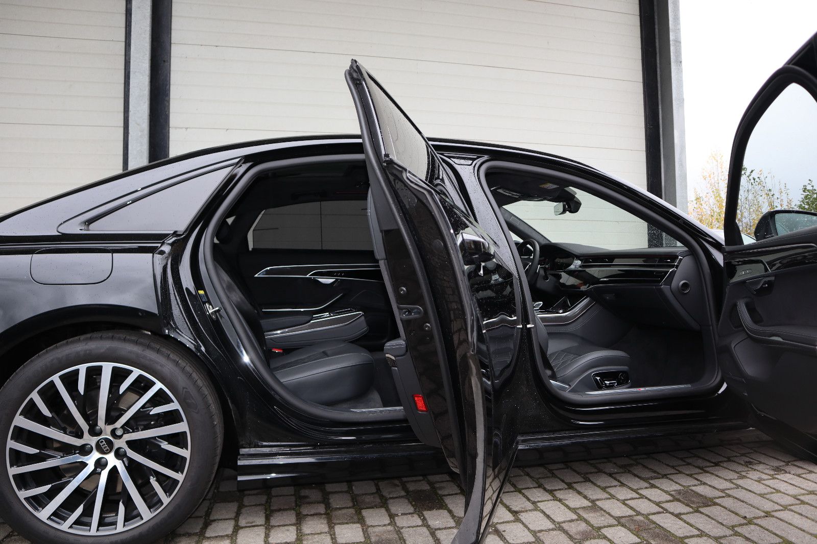 Audi A8L 60 TFSIe lang S-Line - Samsaru's Car Outlet