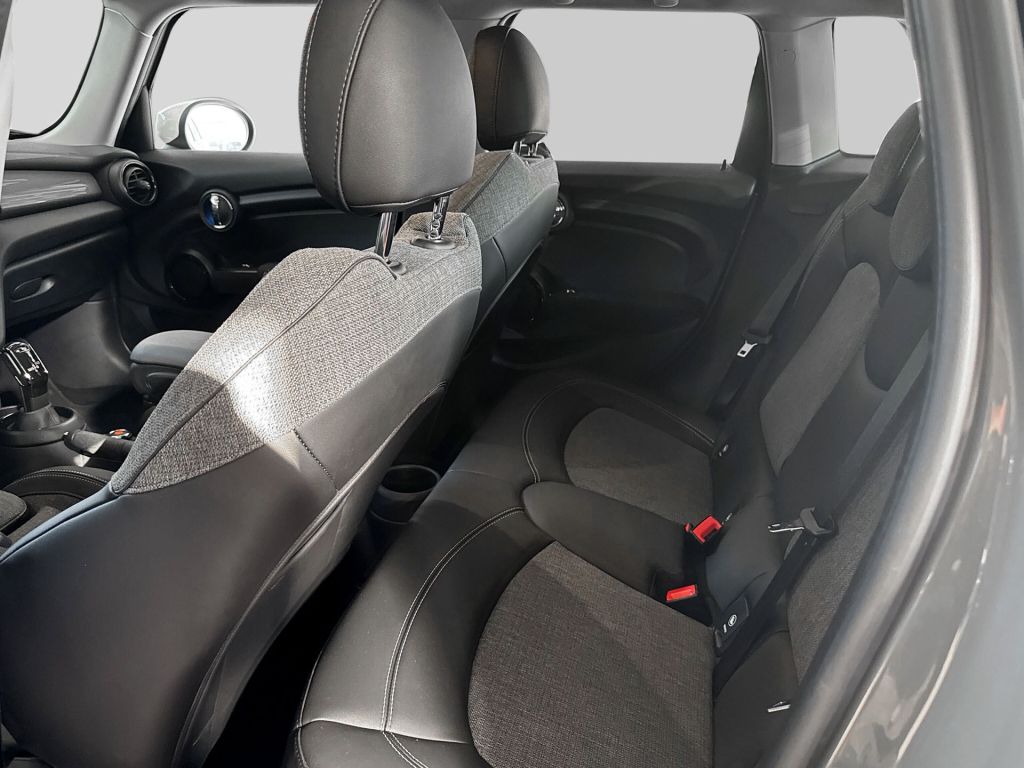 MINI Cooper Aut. - Samsaru's Car Outlet