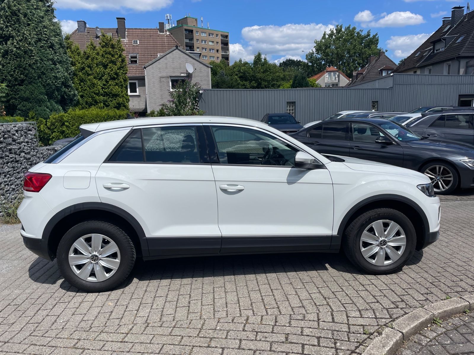 Volkswagen T-Roc - Samsaru's Car Outlet