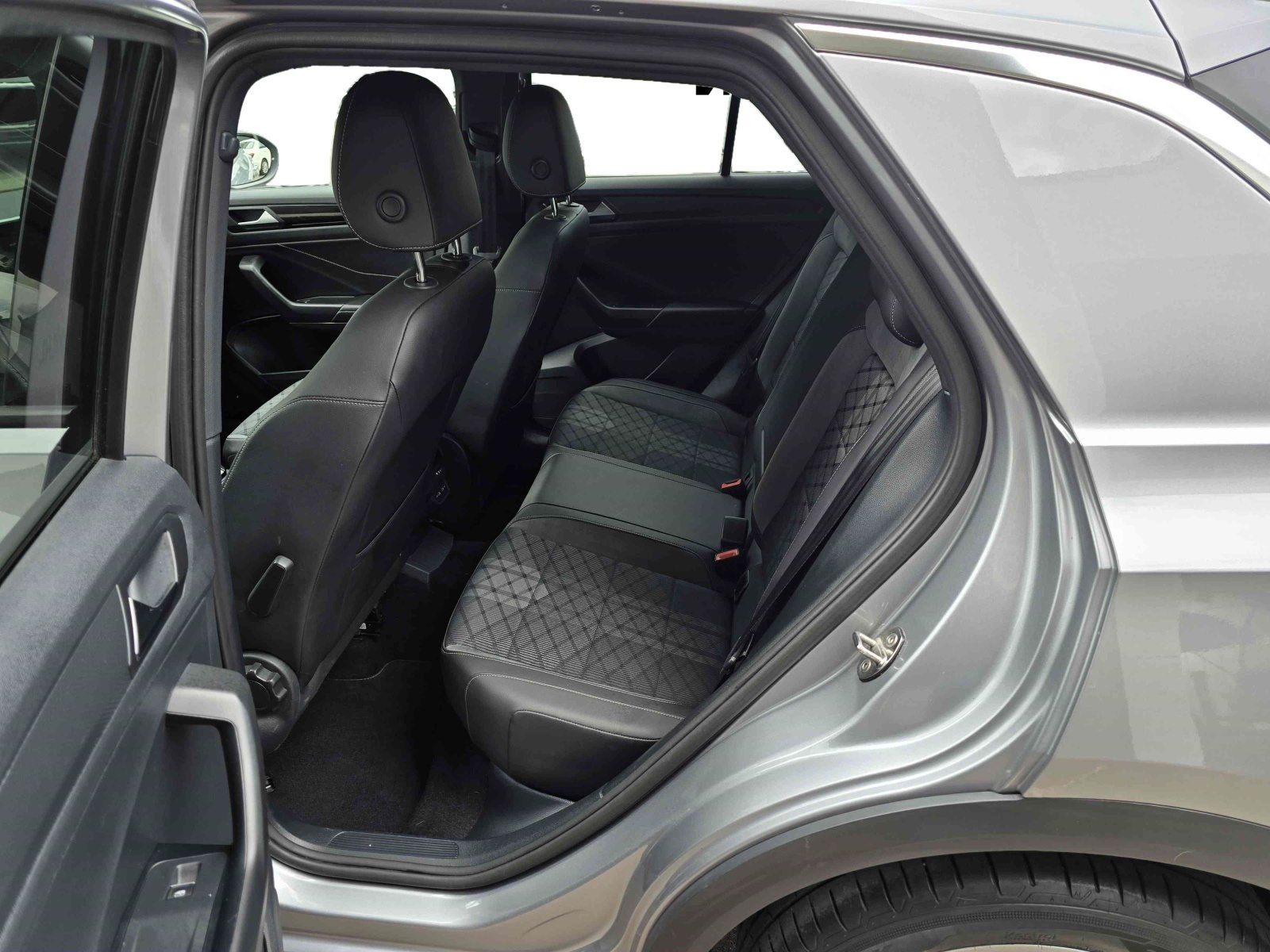 Volkswagen T-Roc 1.5 TSI R-LINE DSG - Samsaru's Car Outlet