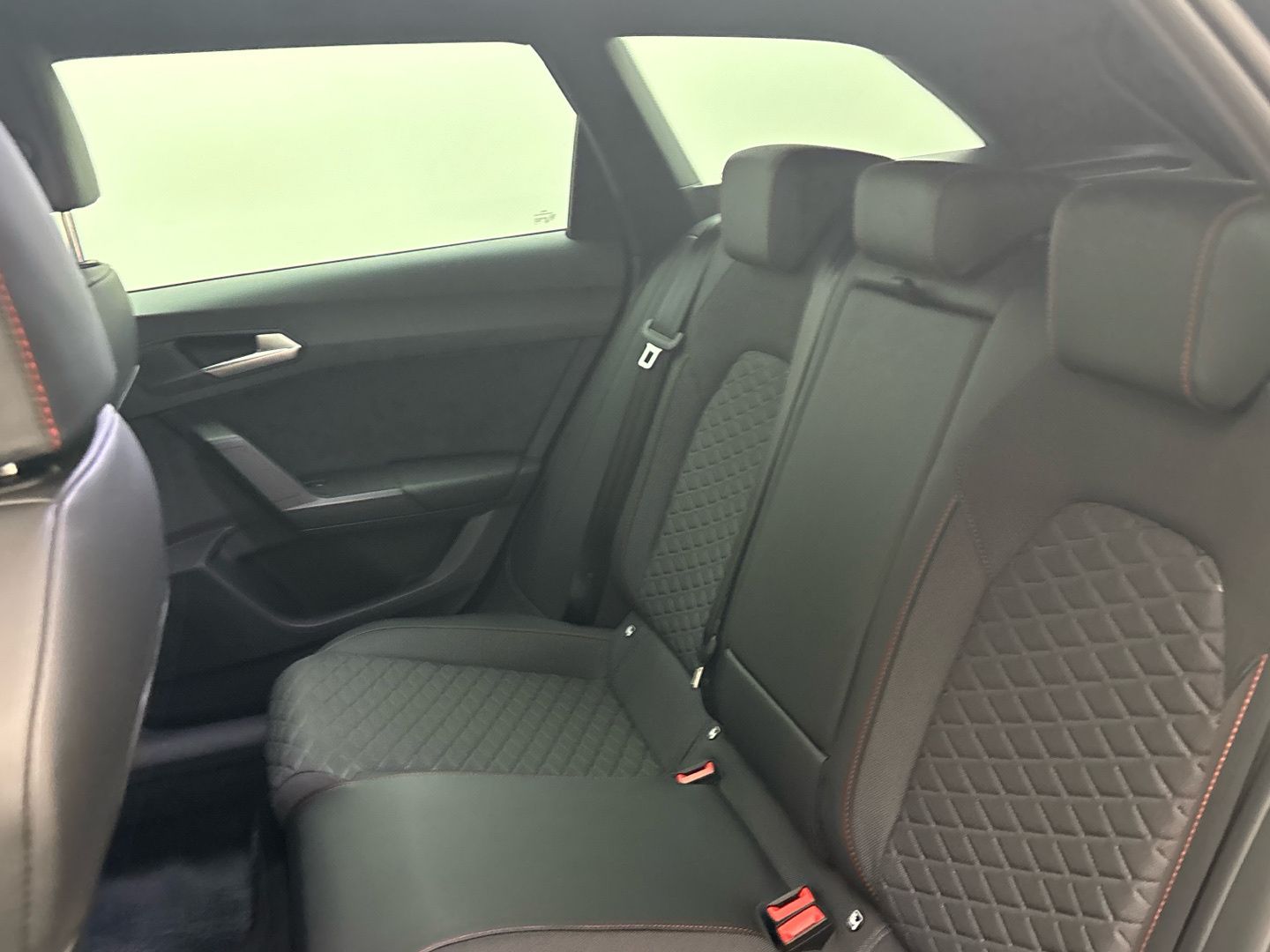 Seat Leon Sportstourer FR 2.0 TDI DSG LED ACC AHK