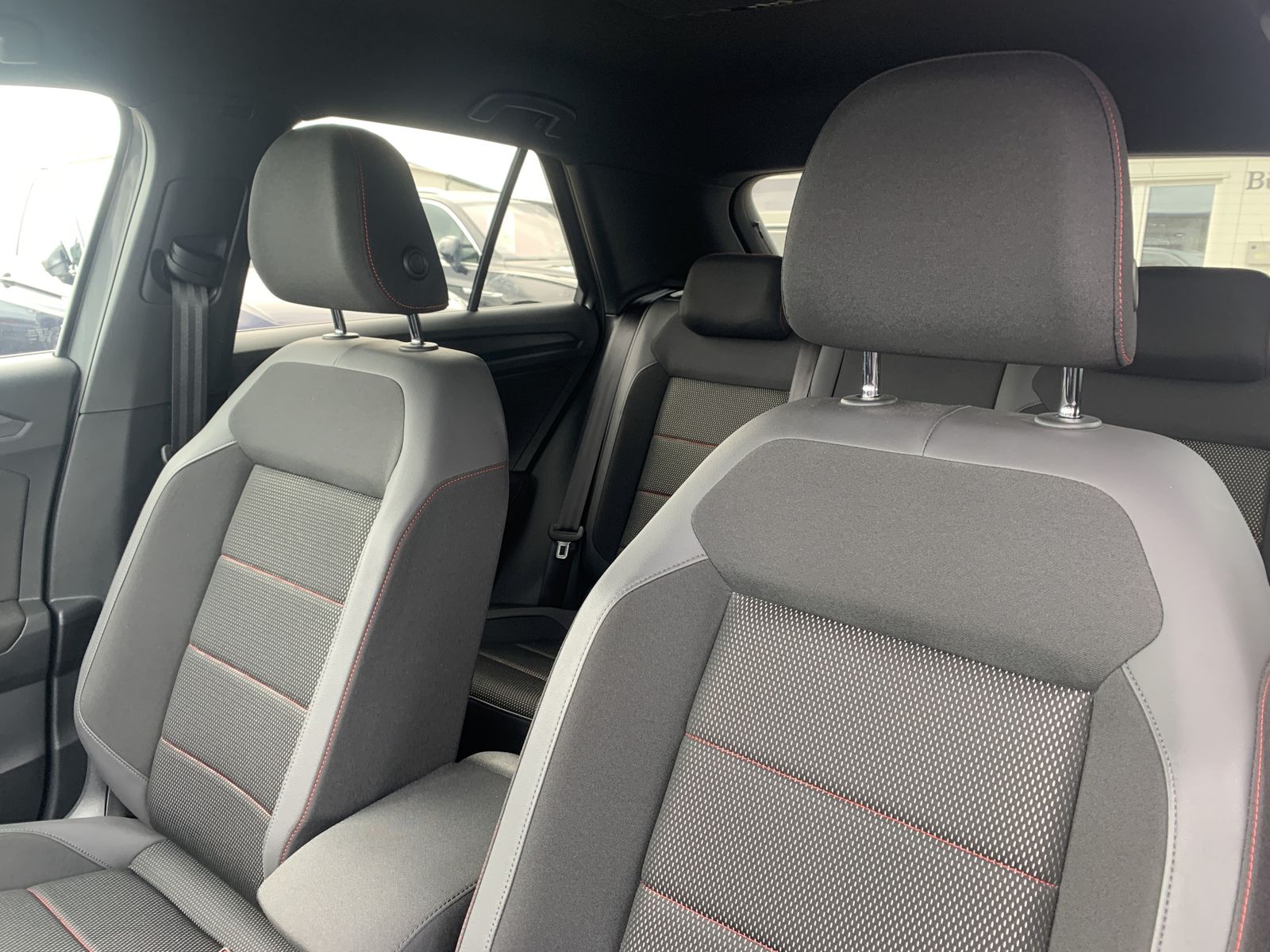 Volkswagen T-Roc 1.5 TSI Sport - Samsaru's Car Outlet
