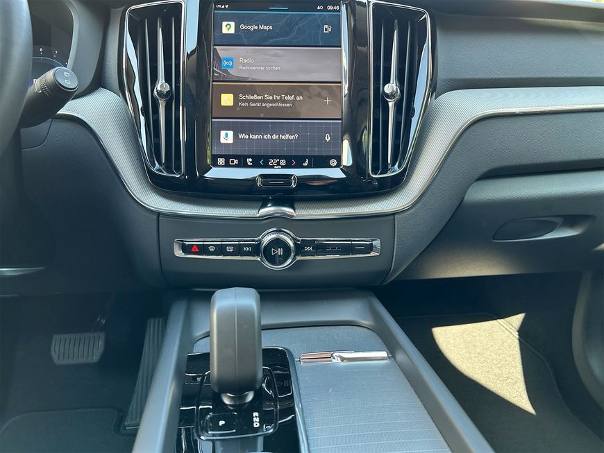 Volvo XC60 B5 B AWD Plus Dark - Samsaru's Car Outlet