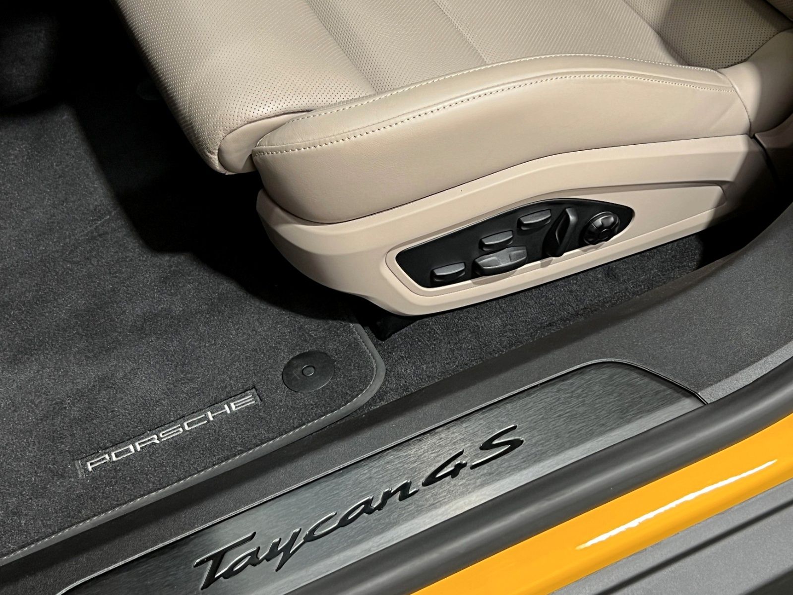 Porsche Taycan Cross Turismo 4S