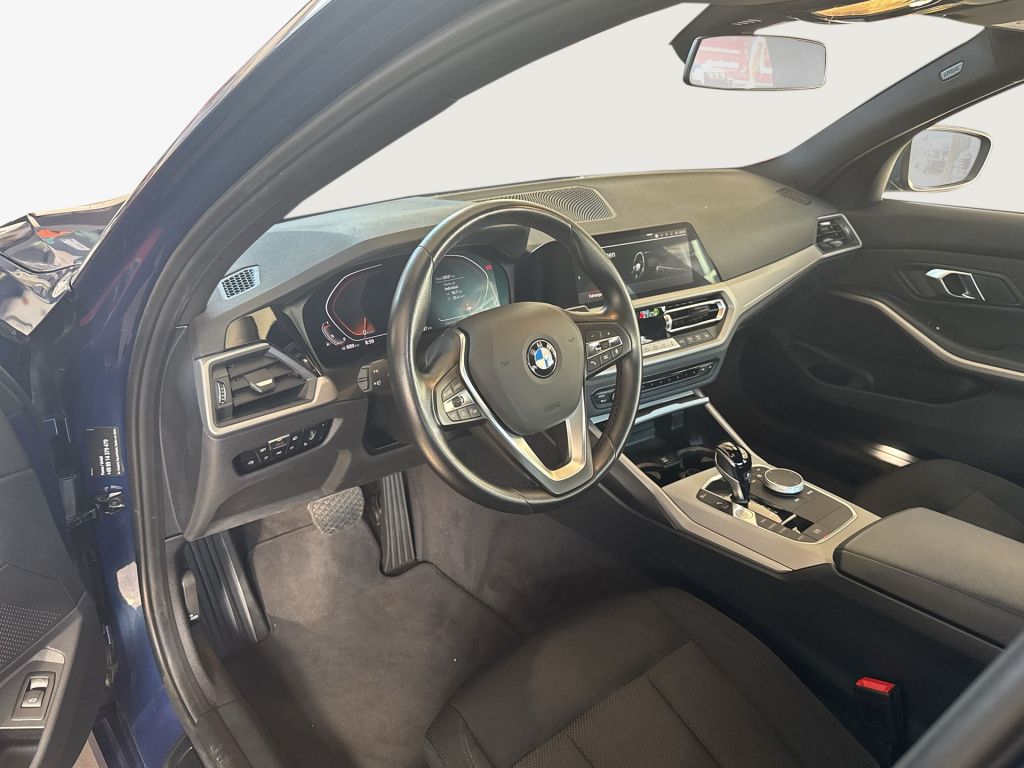 BMW 320i Aut. Advantage - Samsaru's Car Outlet