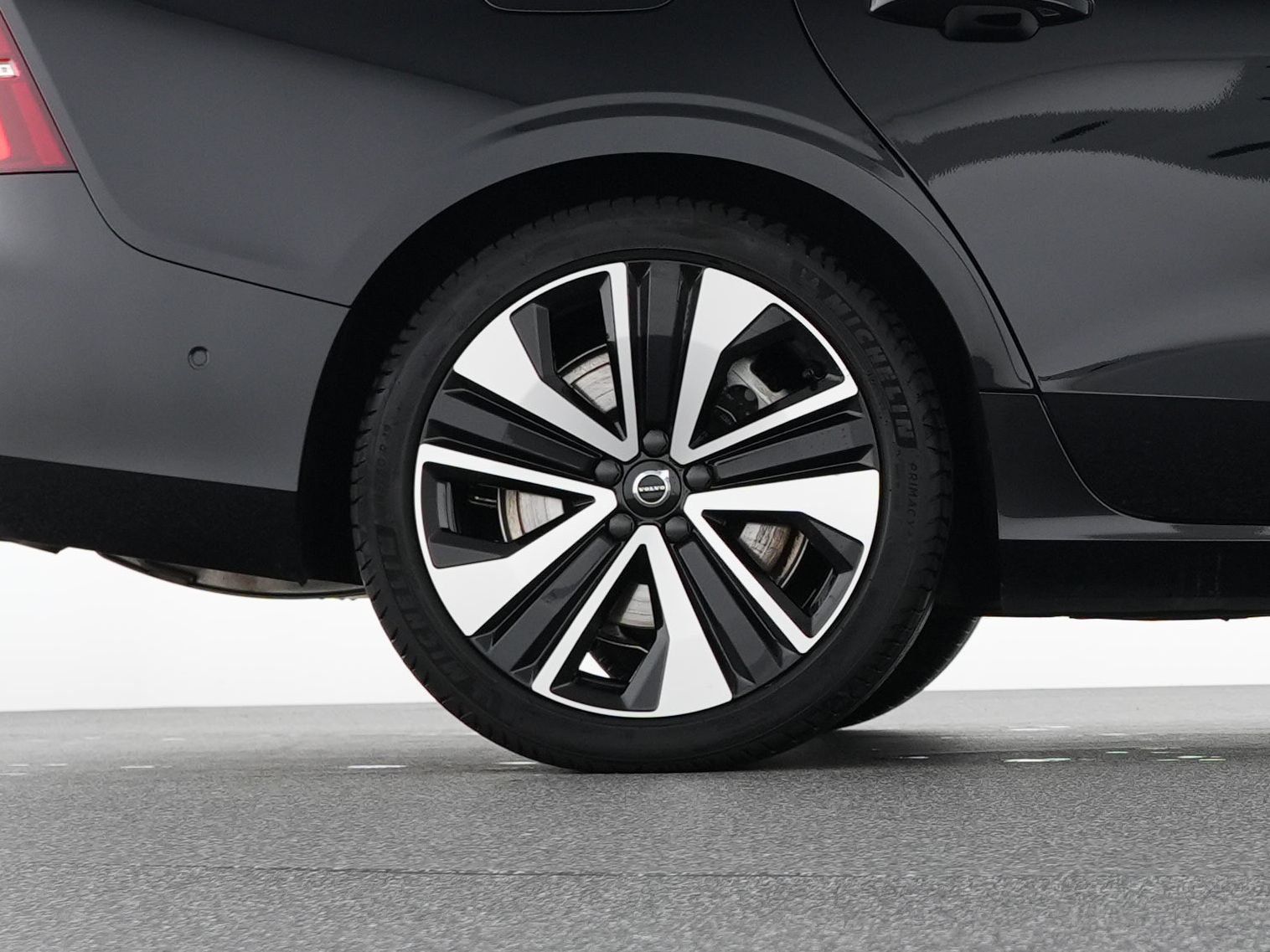 Volvo S60 T8 Recharge Ultimate Dark 19"+B&W+AHK+360°