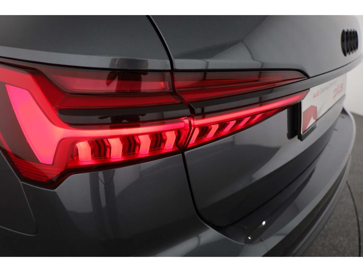 Audi A6 Avant 55 TFSI e quattro S line - Samsaru's Car Outlet
