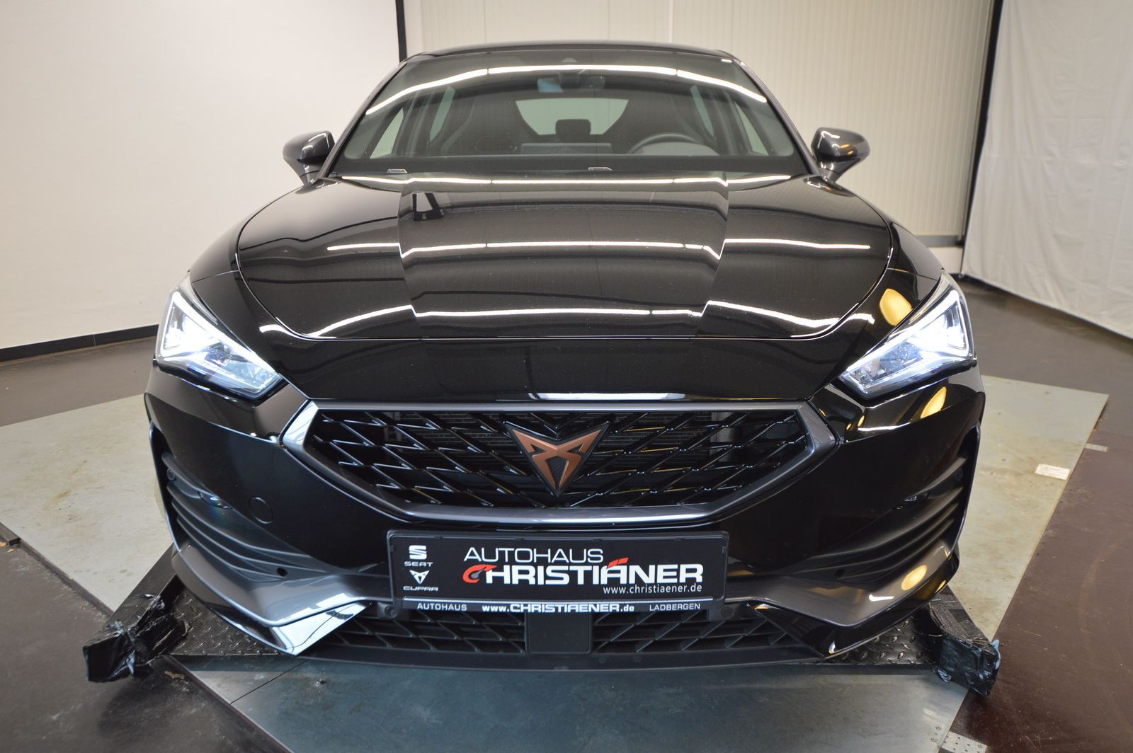 Cupra Leon 2.0 TSI VZ - Samsaru's Car Outlet