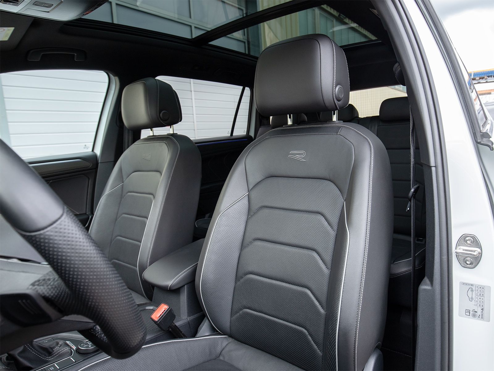 Volkswagen Tiguan Allspace R-Line 4M 7-Sitzer 360°MEGAVOLL