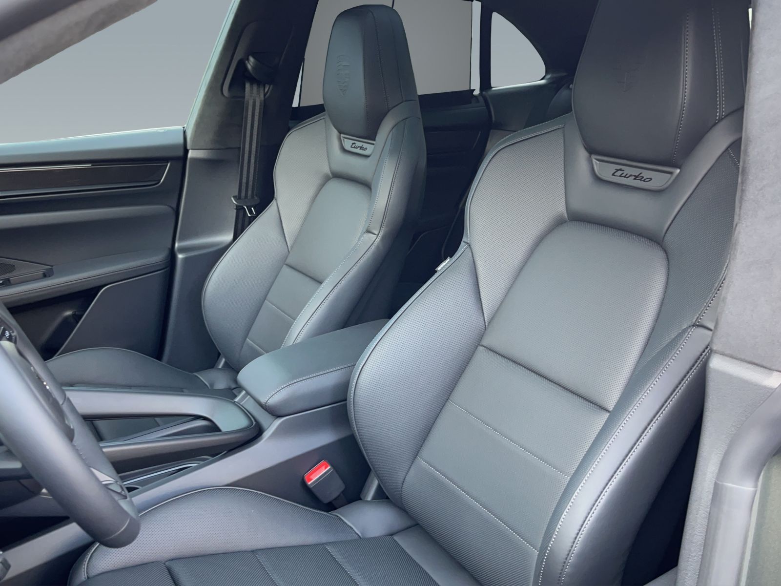 Porsche Macan Turbo - Samsaru's Car Outlet