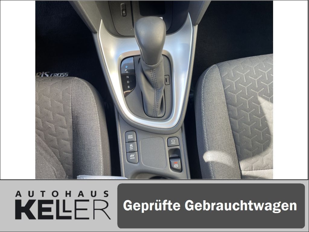 Toyota Yaris Cross Hybrid 1.5 VVT-i Team D *LED*NAVI*
