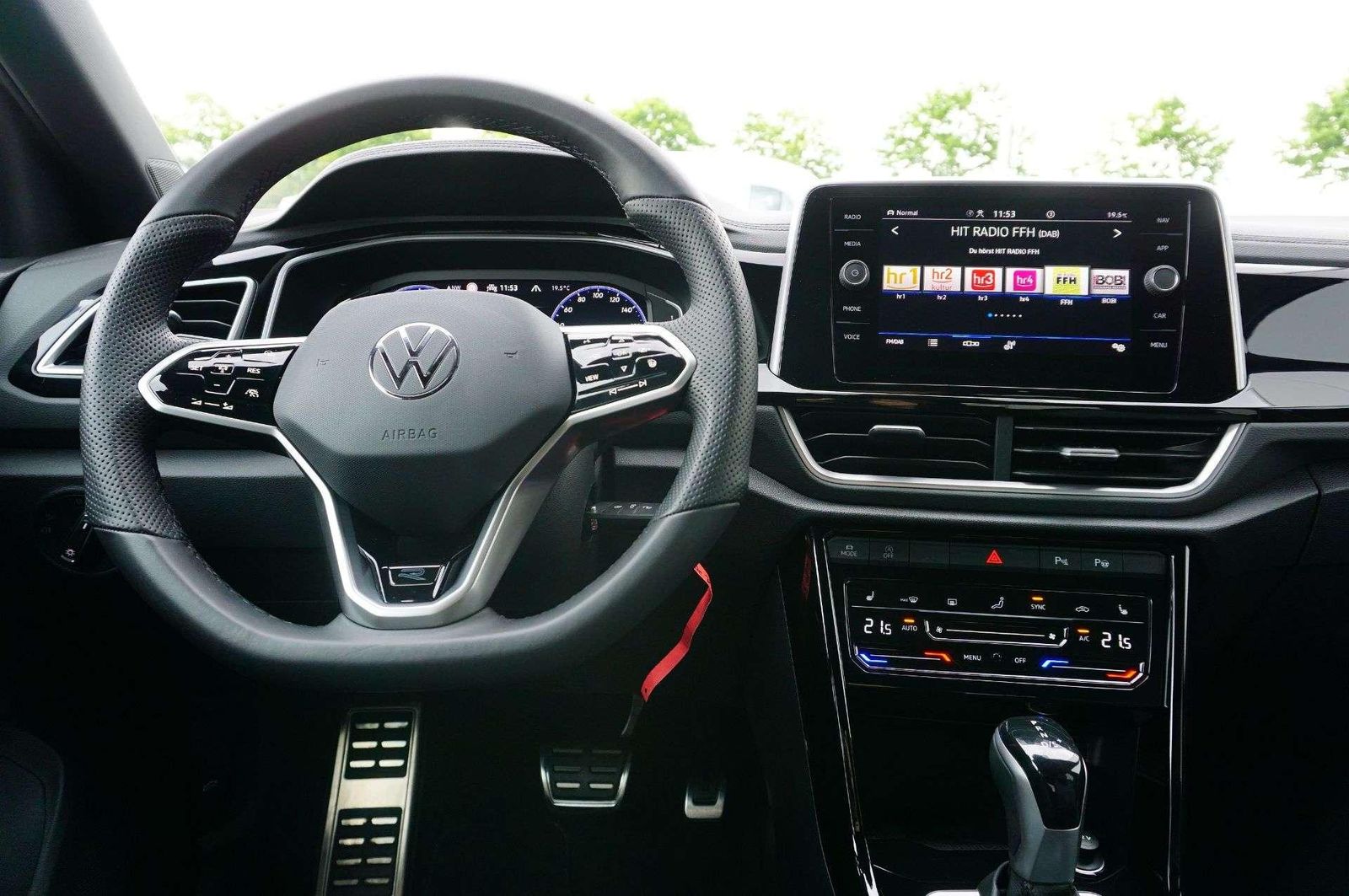 Volkswagen T-Roc R-Line - Samsaru's Car Outlet