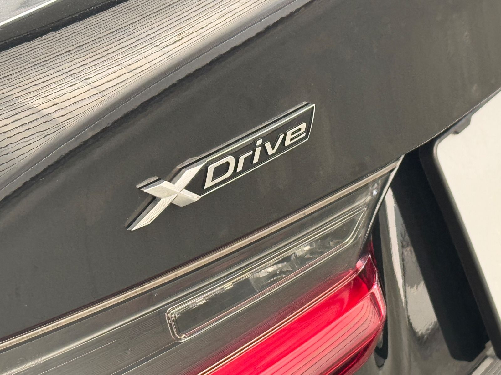 BMW 320 xDrive Sport Line - Samsaru's Car Outlet