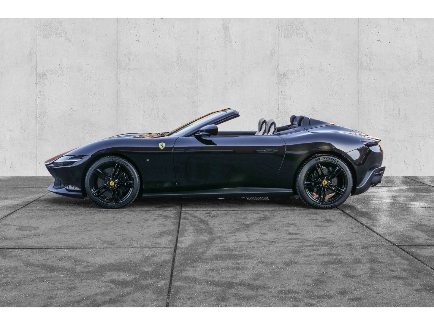 Ferrari Roma Spider - Samsaru's Car Outlet