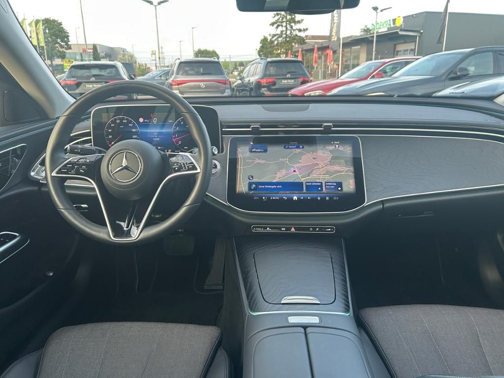 Mercedes-Benz E 200 - Samsaru's Car Outlet