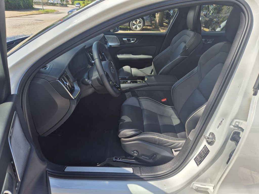 Volvo S60 T8 Ultimate Dark Recharge Plug-In Hybrid AWD