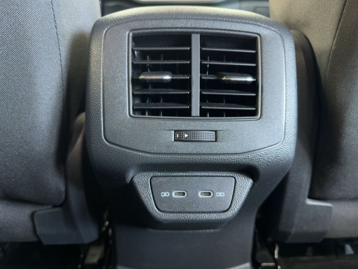 Volkswagen T-Roc 1.5 TSI DSG Sport - Samsaru's Car Outlet