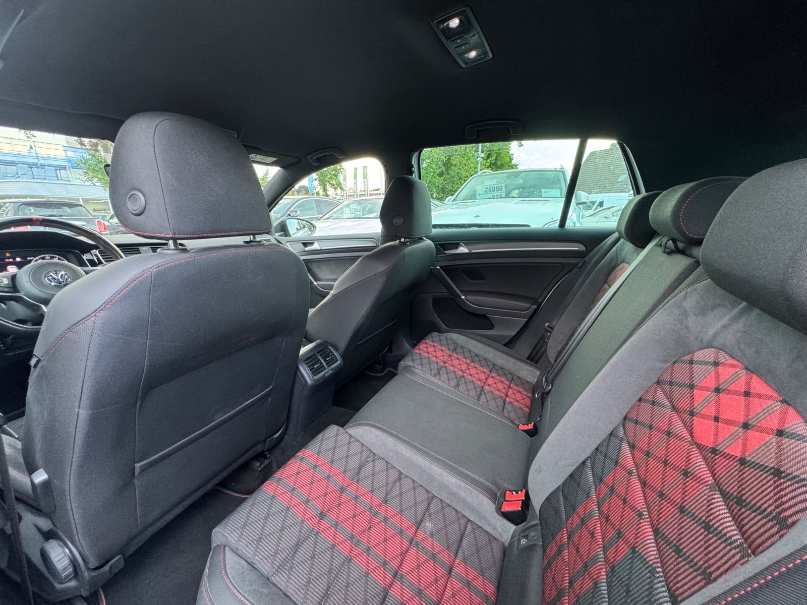 Volkswagen Golf VII GTI TCR - Samsaru's Car Outlet