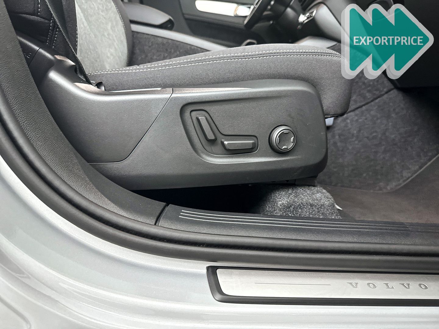 Volvo XC40 B4 Plus Dark | Parkeercamera | Stoel- en St