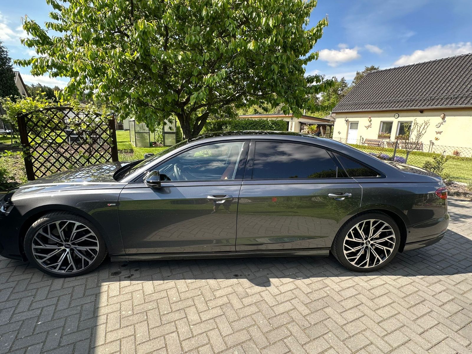 Audi A8 60 TFSI L quattro - Samsaru's Car Outlet