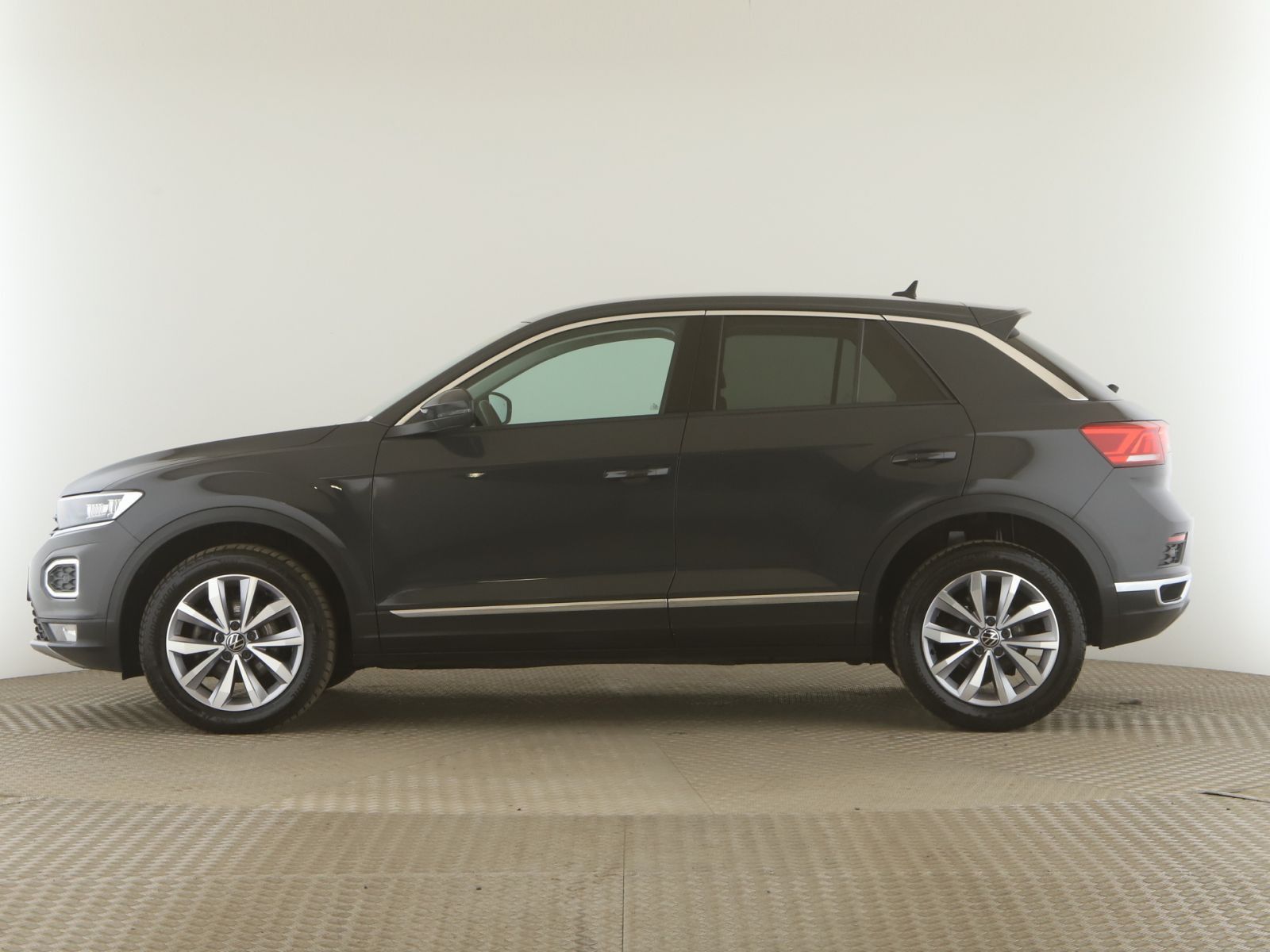 Volkswagen T-Roc 1.5 TSI Style - Samsaru's Car Outlet